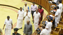 dgp-ravada-chandrasekhar-enters-kerala-assembly-with-governor-violating-protocol