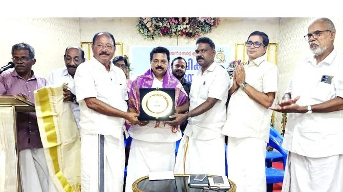 എസ്.ഡി.സുരേഷ് ബാബുവിന് 
സ്വീകരണം നൽകി