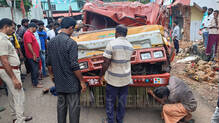 ambulance-carrying-injured-student-in-kollam-accident-coming-to-trivandrum