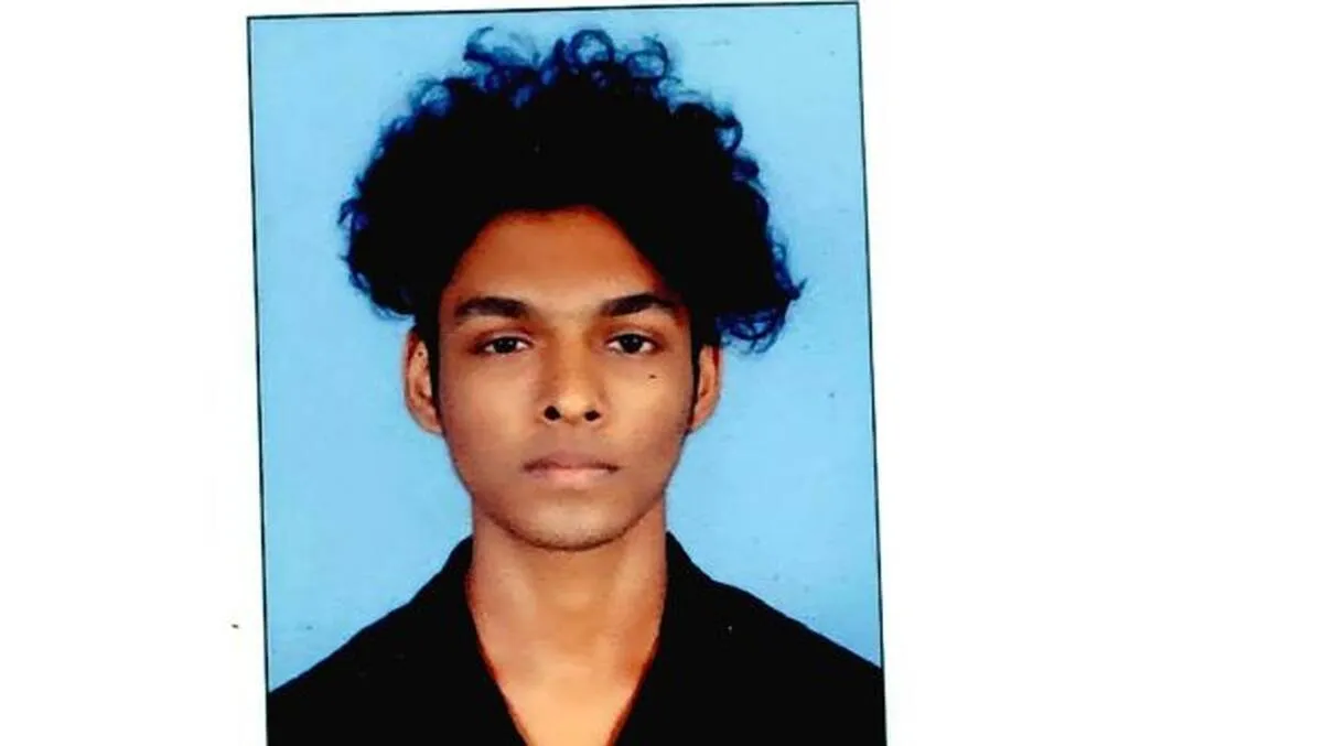 കെ.എസ്‌.ആർ.ടി.സി ബസും ബൈക്കും
കൂട്ടിയിടിച്ച് യുവാക്കൾക്ക് ദാരുണാന്ത്യം