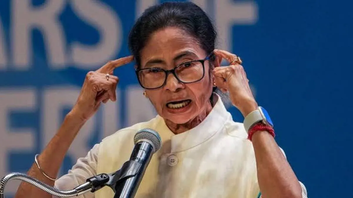 തിരഞ്ഞെടുപ്പ് കമ്മിഷനെ കണ്ടു: പേരും ചിഹ്‌നവും സ്വന്തമാക്കാൻ  തൃണമൂൽ വിമതർ രംഗത്ത്