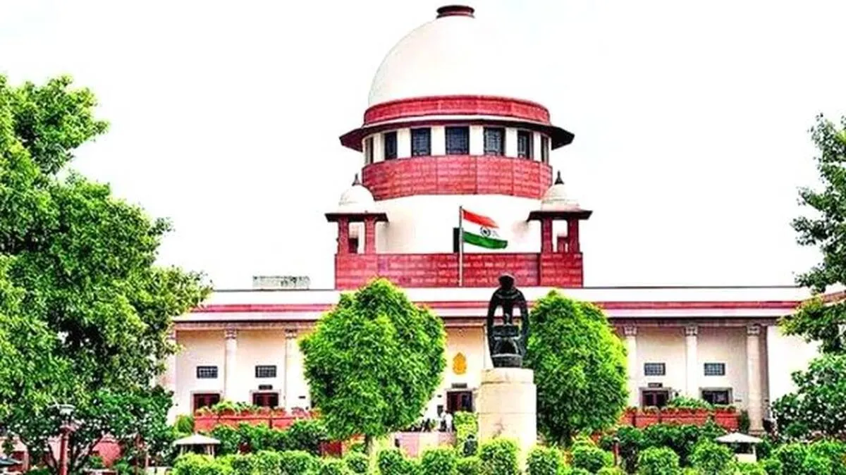 സ്കൂളുകളിലെ ത്രിഭാഷാ പദ്ധതി: സ്റ്റേ ചെയ്യാതെ സുപ്രിം കോടതി