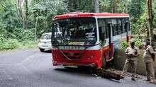 ponmudi-ksrtc-bus-brake-failure-passengers-safe