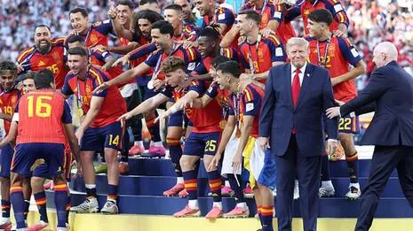 trump-trophy-ceremony.1.3939130