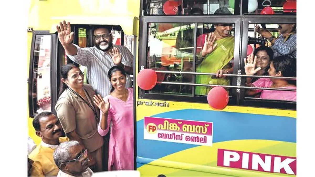 കെ.എസ്.ആർ.ടി.സി പിങ്ക് സർവീസിനു തുടക്കം, സ്ത്രീകളുടെ സുരക്ഷിത യാത്രയ്ക്ക് മുൻഗണന: മന്ത്രി ജോൺ