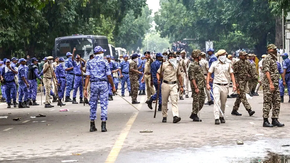 പെല്ലറ്റ് ഗൺ : സി.ആർ.പി.എഫിനോട് 
വിശദീകരണം തേടി ഡൽഹി പൊലീസ്