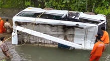 school-bus-accident--at-thrissur-ten-students-injured