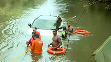 thrissur-manalippuzha-car-rescued-after-hours-long-effort