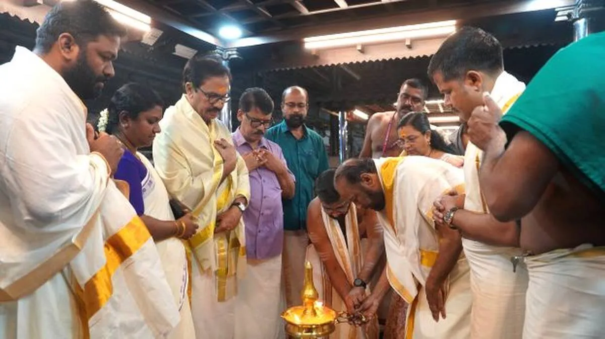 ഗുരുവായൂരിൽ 416 
വിവാഹങ്ങളുടെ ചരിത്രദിനം