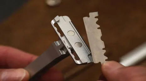 -shaving-blade.1.4023943