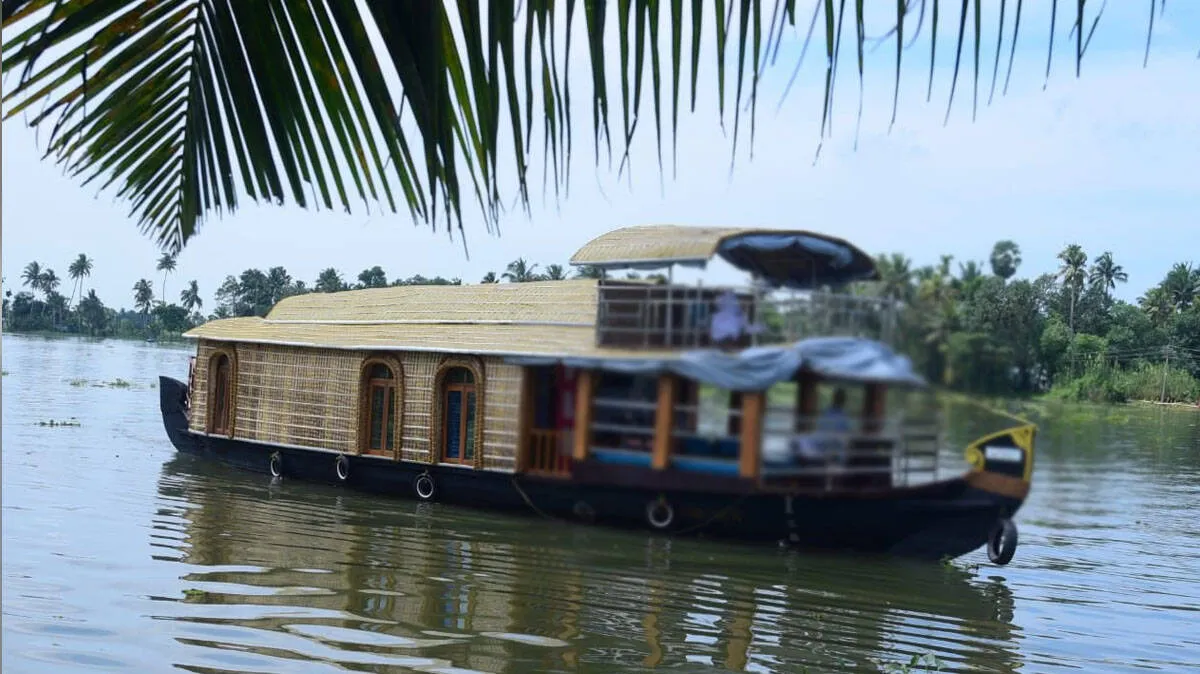 houseboat