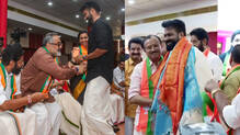 bjp-leaders-give--r-sugathan-a-grand-welcome