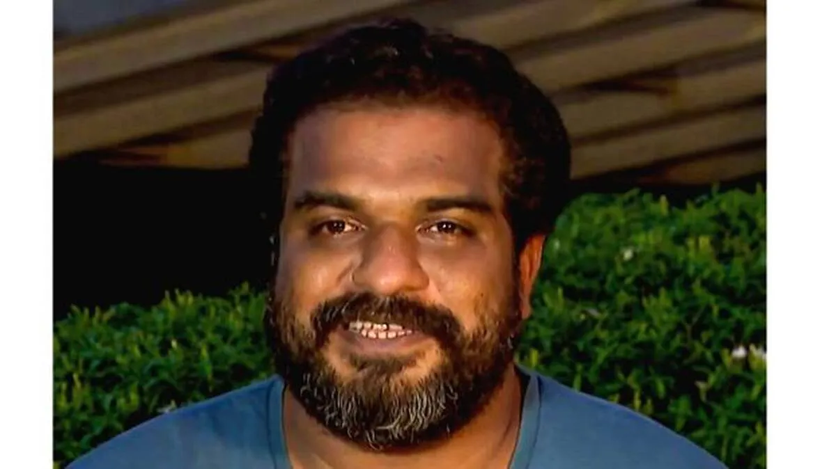 ടോ‍ർച്ച് തെളിച്ച് ദിലീഷ് പോത്തൻ