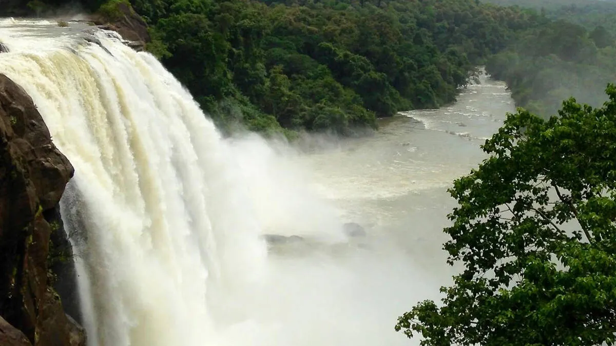 athirappilly-waterfalls